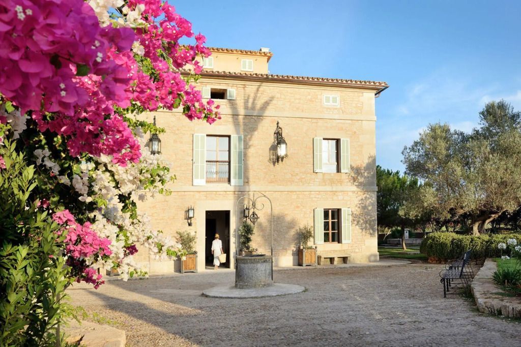 Aussenanlage des Hotel Cal Reiet Holistic Retreat