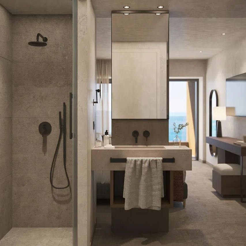 Modernes Badezimmer mit ebenerdiger Dusche, Waschtisch und großem Spiegel in Grau und Naturtönen.
