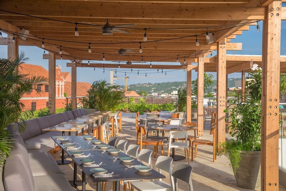 Restaurant auf Rooftop Terrasse Nacar Hotel Cartagena, Curio Collection by Hilton