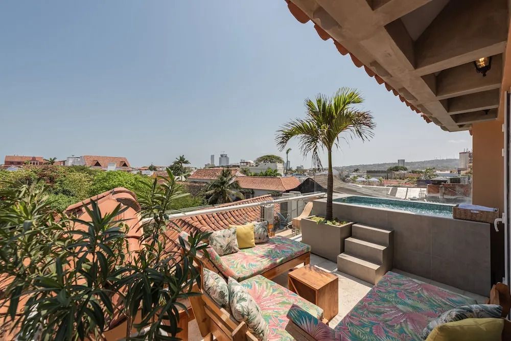 Terrasse mit Privatpool Townhouse Boutique Hotel