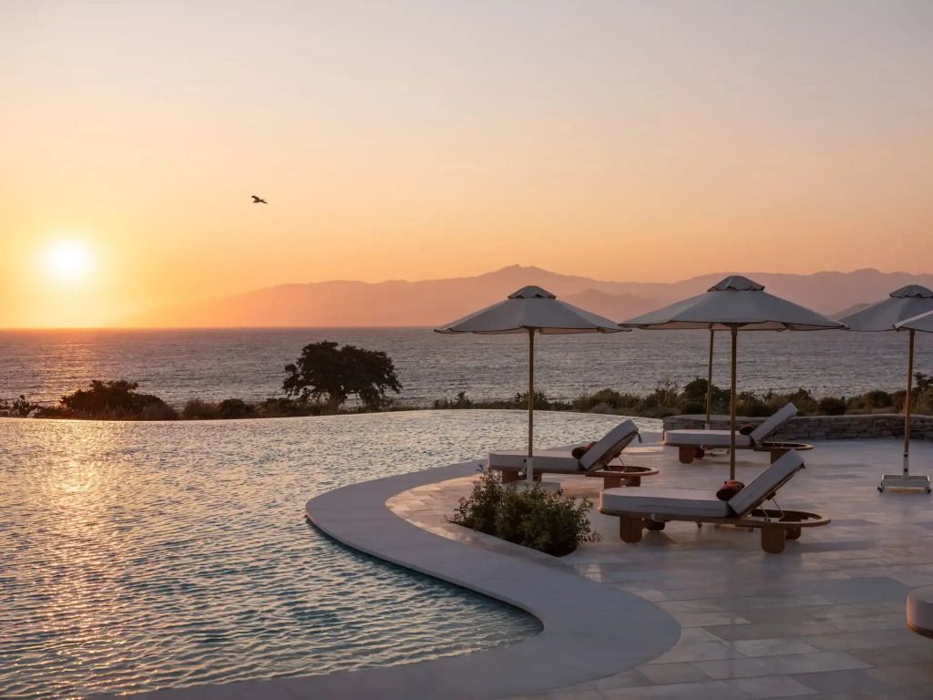 Pool mit Sonnenuntergang Vione Paros Hotel