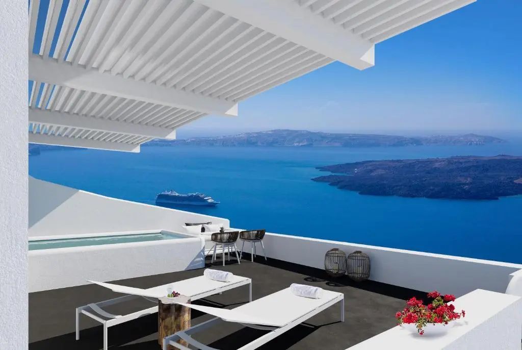 Sonnenterrasse mit Liegestühlen, Jacuzzi und Weitblick auf das Meer und Vulkaninseln.