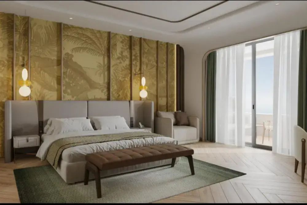 Schlafbereich im Hotelzimmer mit großem Bett, Wanddekoration und Sessel.