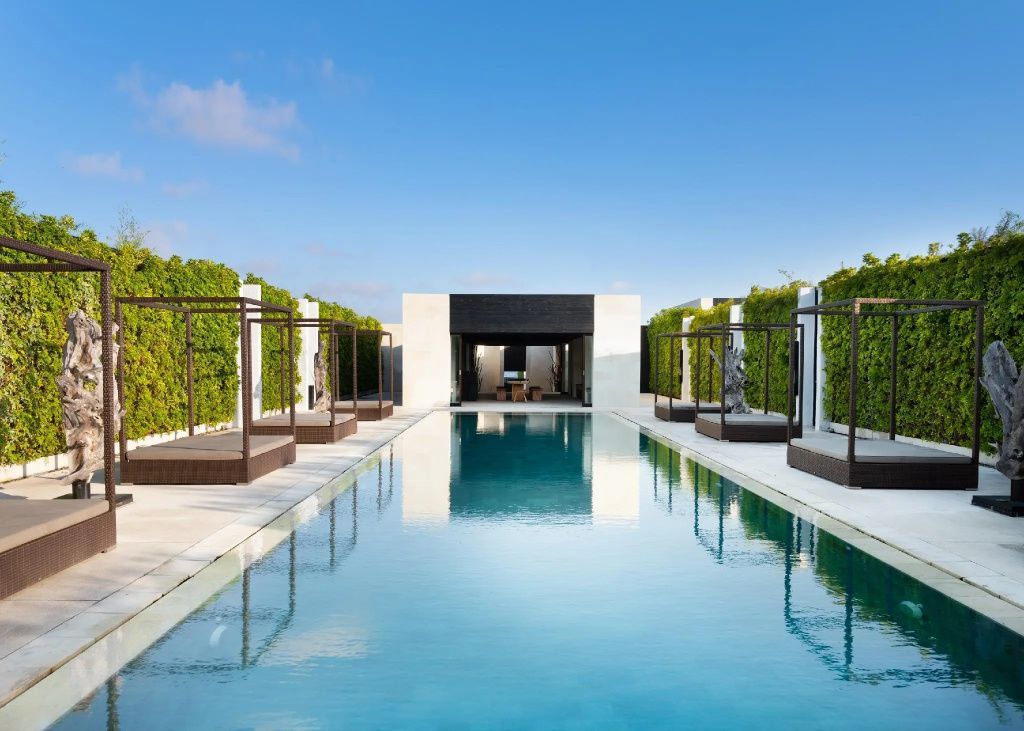 eqUILIBRIA SEMINYAK Galeriebild 1