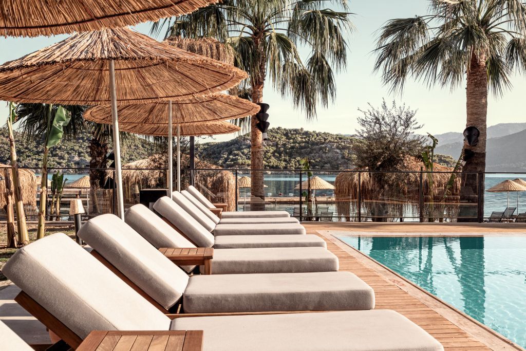 Hotelpool vom Cooks Club Adakoy