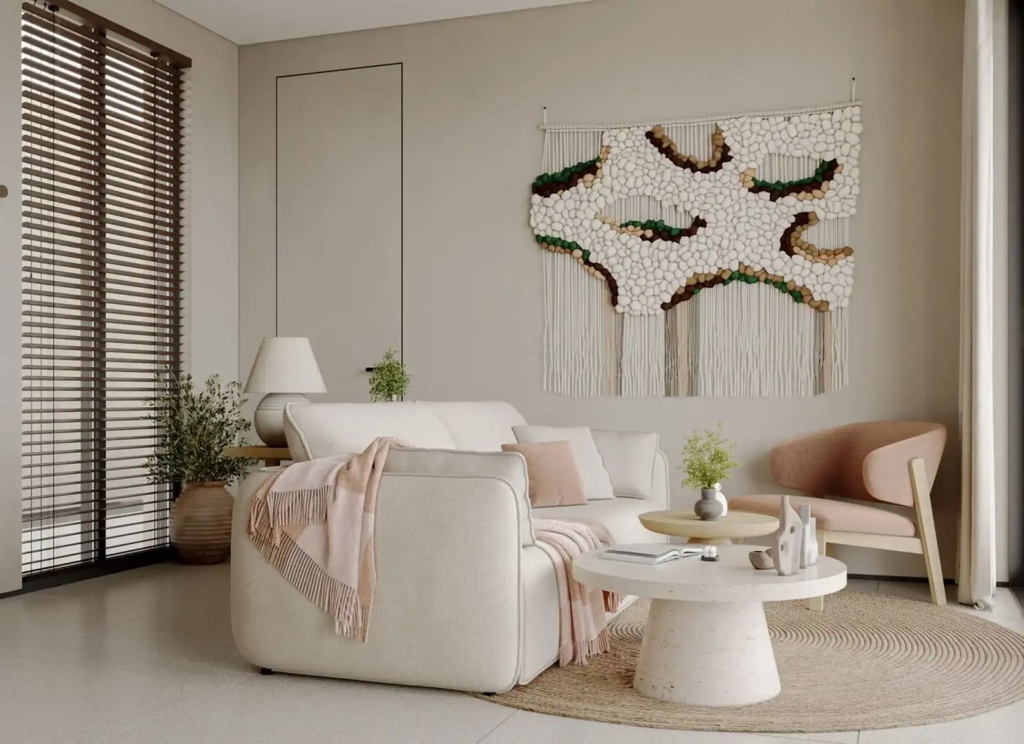 Heller Wohnbereich mit weichem Sofa, rosa Decke, runden Tischen und Wandschmuck.