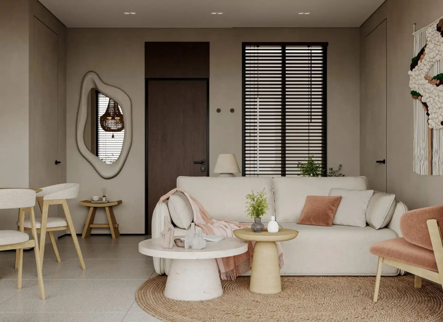 Moderner Wohnbereich mit hellem Sofa, Jalousien am Fenster und auffälligem Spiegel.