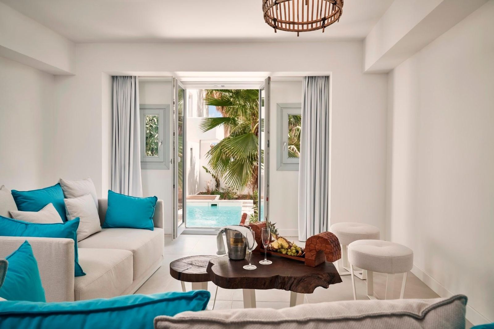 Nikki Beach Resort & Spa Santorini, Bild 13 von 31