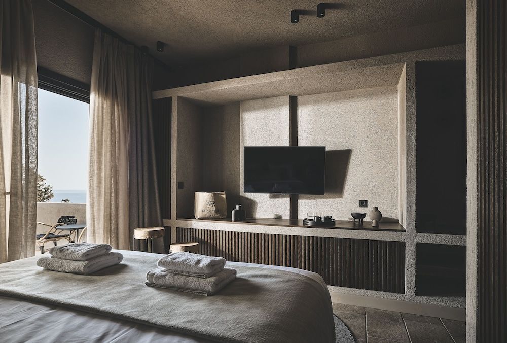 Noma Milos - Delmar Collection, Bild 1 von 10