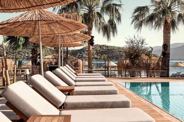 Hotelpool vom Cooks Club Adakoy