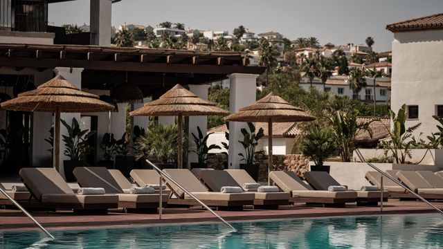 Pool im Boho Style OKU Andalusia