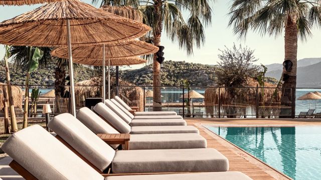 Hotelpool vom Cooks Club Adakoy